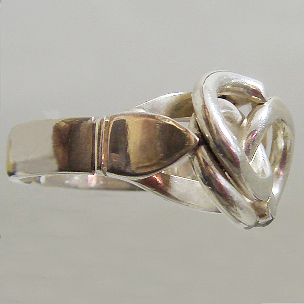(r1168)Silver ring style double link.
